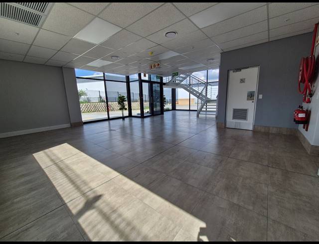 8,315M² WAREHOUSE TO LET IN AIRPORT PARK